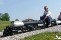 G5比例的大男孩 Bigboy 4-8-8-4 蒸汽动力火车模型（中）